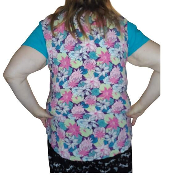 Disney Parks Size XL (marked XXL) embroidered Minnie Mouse T-Shirt Floral - Picture 4 of 7